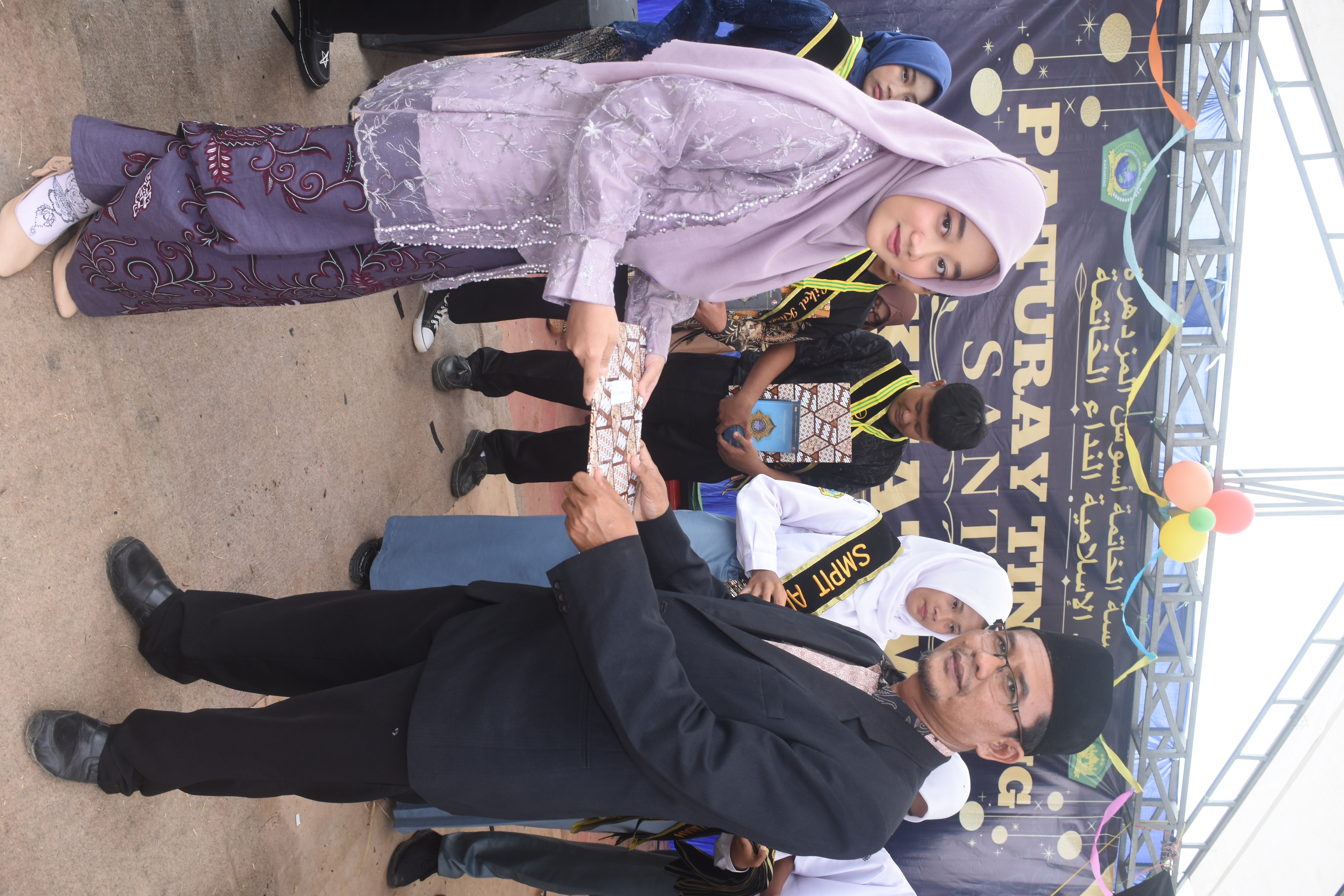 Kegiatan Wisuda 15