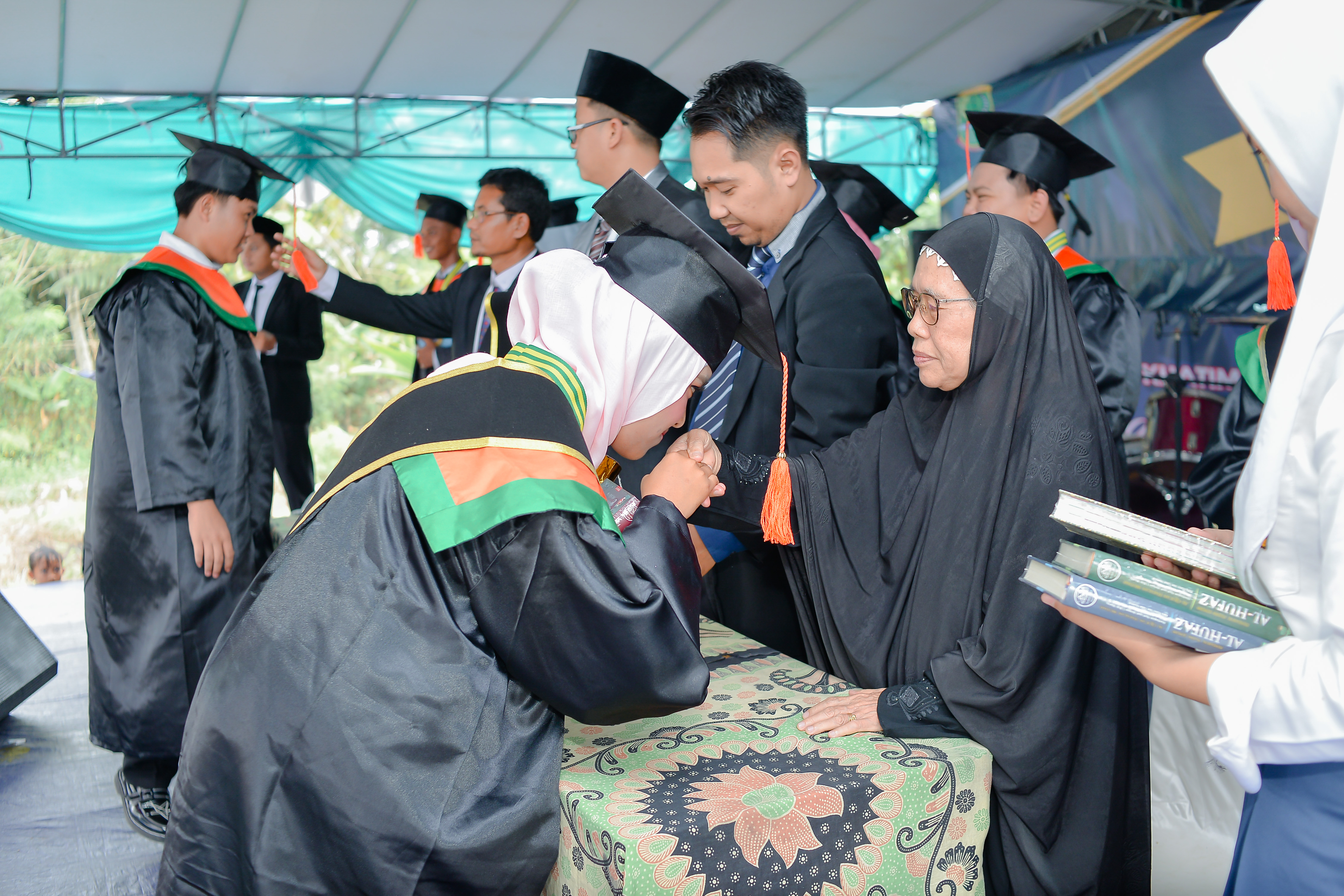 Kegiatan Wisuda 9